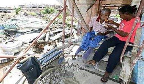M Sugumaran, berkata sepanjang tempoh enam tahun, penduduk terpaksa membayar wang faedah bank bernilai ribuan ringgit walaupun projek rumah kos rendah yang dijanjikan kepada mereka gagal disiapkan.
