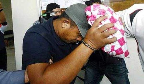 Jurulatih pasukan bola sepak Piala Presiden Negeri Sembilan, Yusarman Yusof, 35, didakwa atas 21 pertuduhan mengatur perlawanan di Mahkamah Seksyen di sini, Isnin. Beliau bagaimanapun mengaku tidak bersalah memberi rasuah berjumlah RM24,900 kepada 11 pemain bola sepak pasukan Piala Presiden Negeri Sembilan di antara 19 hingga 22 April lepas. Yusarman di bawa oleh pegawai Suruhanjaya Pencegahan Rasuah Malaysia (SPRM) ke mahkamah bagi menghadapi tuduhan
