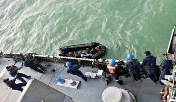 airasia-qz8501-tldm-kd-kasturi-temui-mangsa