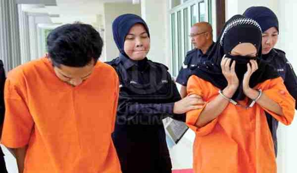 BAPA kandung dan ibu tiri Nur Zuliana Zaara Zulkifli, 5, kanak-kanak perempuan yang didera sehingga menyebabkannya mengalami kecederaan serius termasuk patah 10 tulang rusuk, tulang belakang, bahu kanan selain tulang pinggulnya berubah kedudukan, ditahan reman empat hari mulai hari ini bagi membantu siasatan berhubung kes itu.