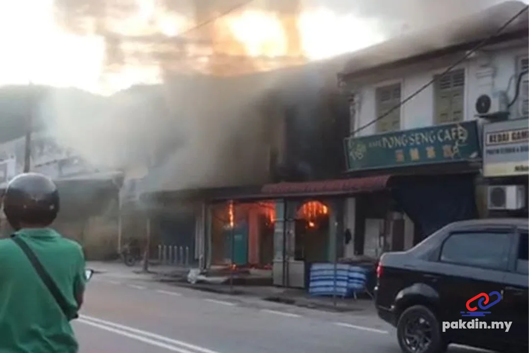 [VIDEO] Tiga beranak maut dalam kebakaran rumah kedai di Balik Pulau