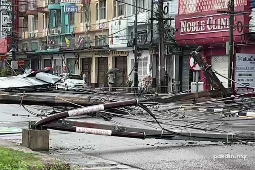 [VIDEO] Ribut musim panas melanda Hat Yai: Papan iklan dan tiang tumbang